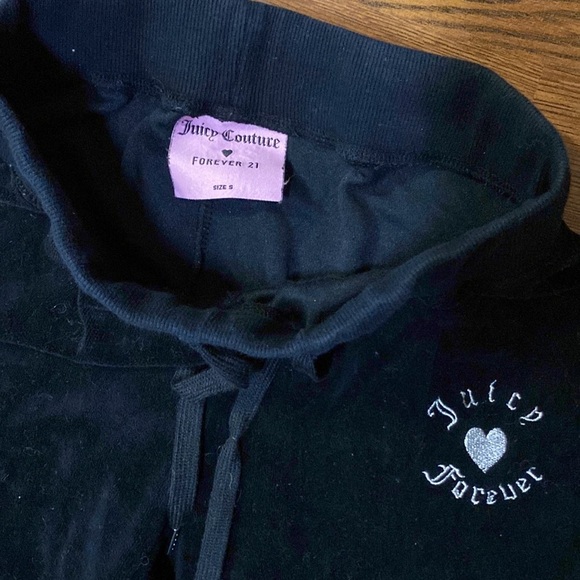 ❌❌SOLD❌❌Juicy Couture🌷 Velour Rhinestone Joggers - Picture 3 of 5
